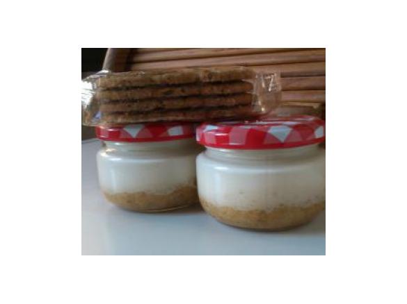 Iogurte com bolacha, fruta e mel