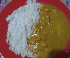 CARIL DE CAMARÃO COM ARROZ PERFUMADO A VAPOR