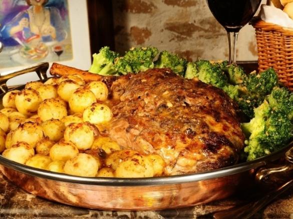 Cabrito assado com batatinhas