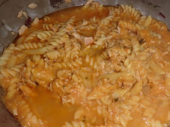 Atum com macarronei espiral