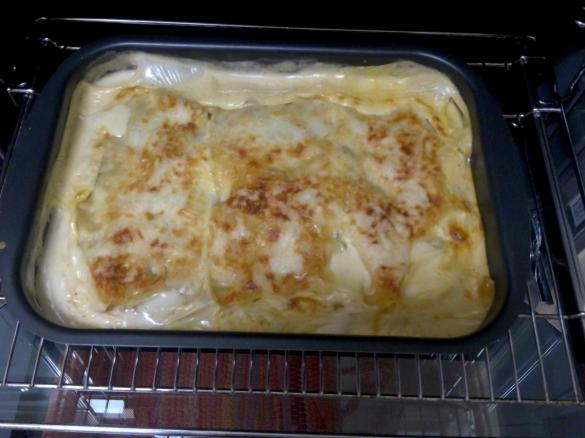 Lasanha de atum com bróculos e milho