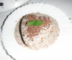 Panquecas de capuccino com creme de iogurte e menta