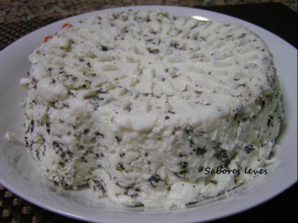 Queijo fresco com oregâos