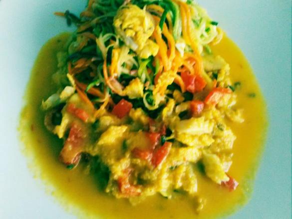 Spaghetti de Curgete e cenoura com bacalhau e açafrão