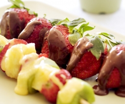 Espetadas de Fruta com Molho de Chocolate