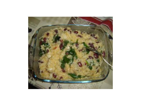 Arroz de bacalhau com espinafres e feijão