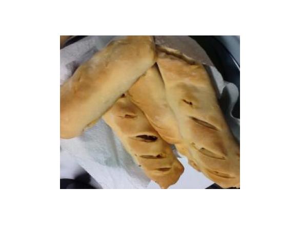 Pão com linguiça e orégãos 