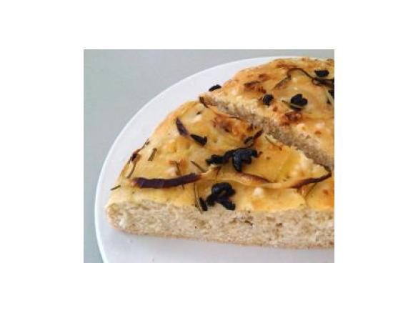 Focaccia de azeitonas e alecrim
