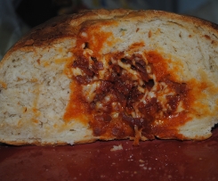 Pão recheado com paio e queijo