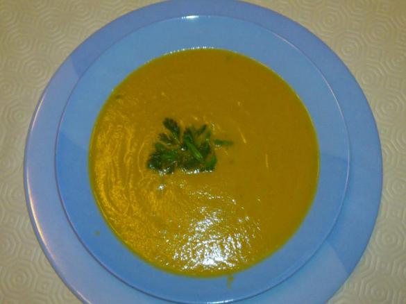 Creme de cenoura e coentros
