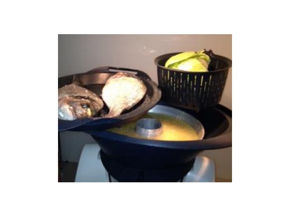 Dourada ao vapor em pirâmide