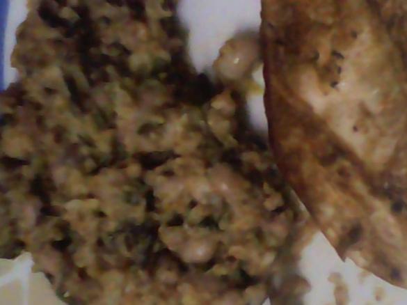 Migas de couve com broa, feijão frade e bacon