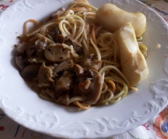 Tiras de pota com molho de tomate