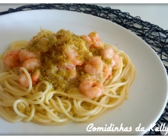 Esparguete com alho francês e camarão