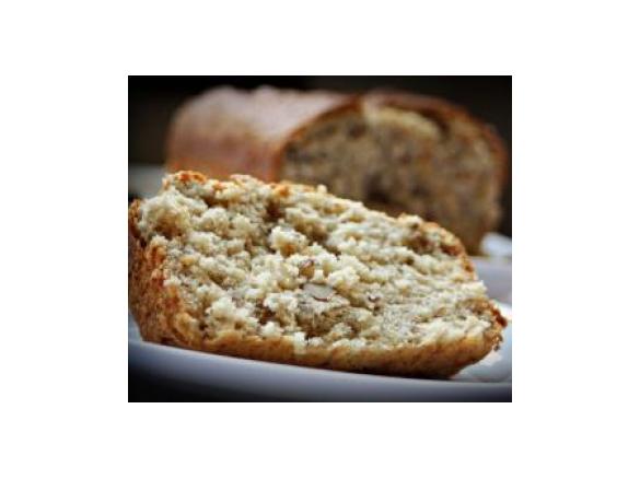 Bolo de Banana com Coco e Avelãs