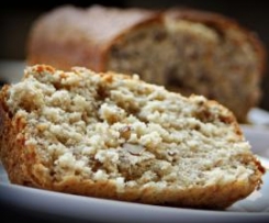 Bolo de Banana com Coco e Avelãs