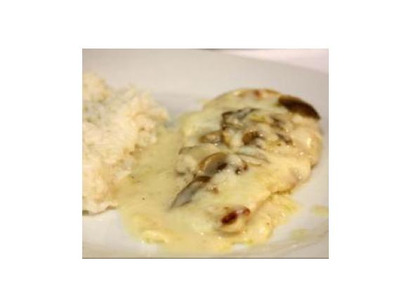 Filetes Poché com Molho de Vinho Branco e Cogumelos