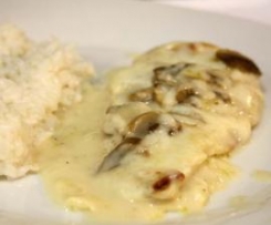 Filetes Poché com Molho de Vinho Branco e Cogumelos
