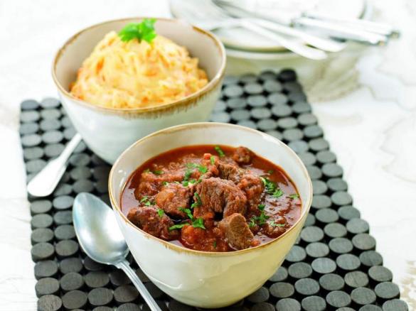 carne estufada com puré de batata e cenoura