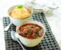 carne estufada com puré de batata e cenoura