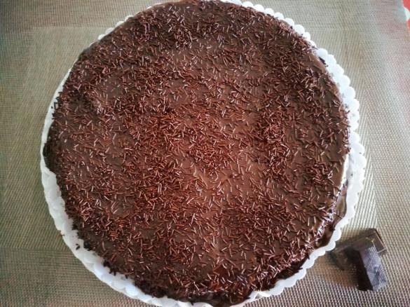 Bolo de Chocolate sem Farinha, com cobertura de Chocolate
