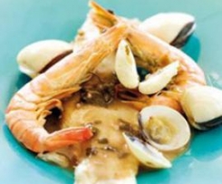 Robalo com amêijoas e camarões ao vapor