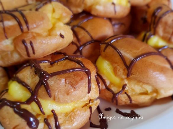 Profiteroles com creme ( choux à la crème )