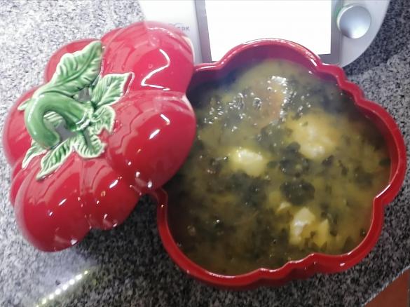 Sopa de batata com beldroega