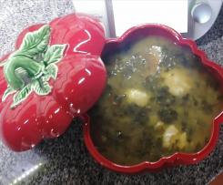 Sopa de batata com beldroega