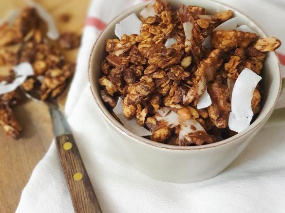 Granola de frutos secos com chocolate e côco