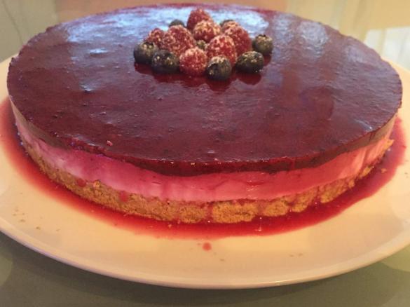 Cheesecake fit com frutos vermelhos