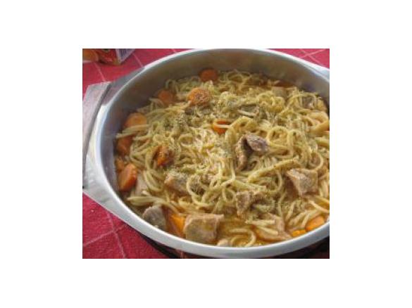 Carne com esparguete