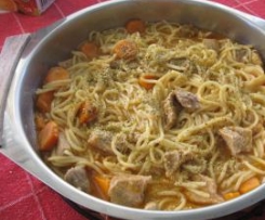 Carne com esparguete