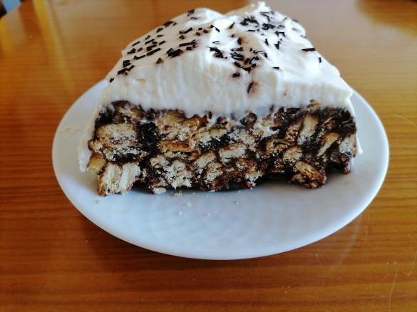 SALAME DE CHOCOLATE COM CHANTILY