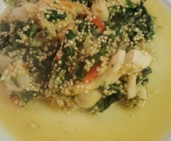 Quinoa de peixe e espinafres