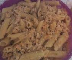 Penne com carne picada