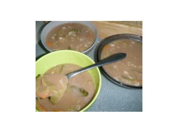 Sopa de Feijão Manteiga com Couve Lombarda e Cenoura