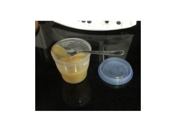 Puré de maçã e pêra com aroma a canela para bebé