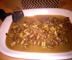 Coraçãozinho de galinha com cogumelos ao molho de soja