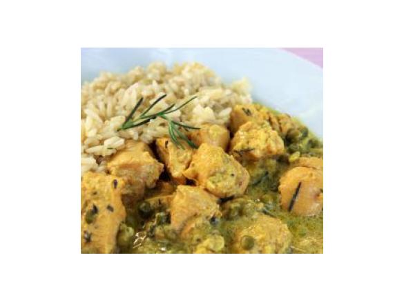 Frango com molho de açafrão e ervas aromáticas