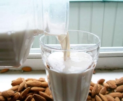     Leite de amêndoas
