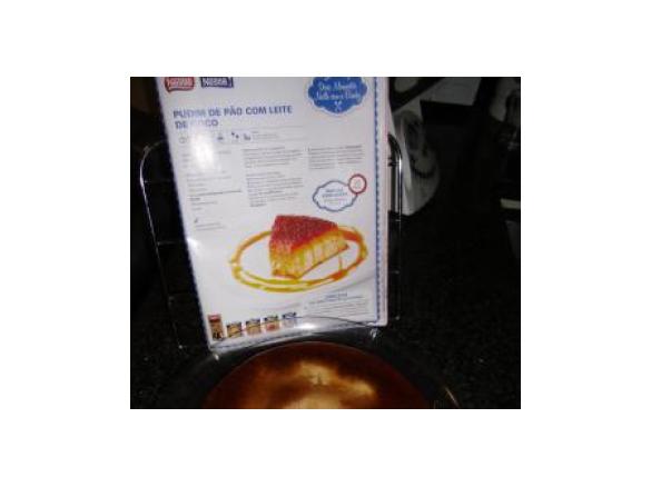 Pudim de pão com leite de coco