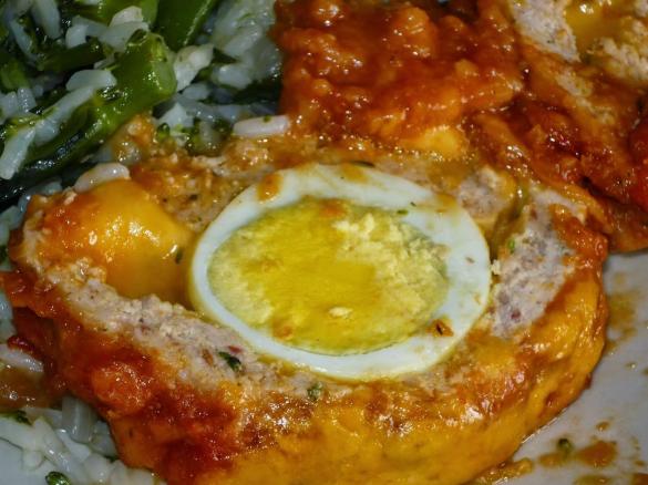 Rolo de Carne Gratinado Recheado com Ovo