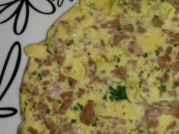 omelete de salsicha e queijo