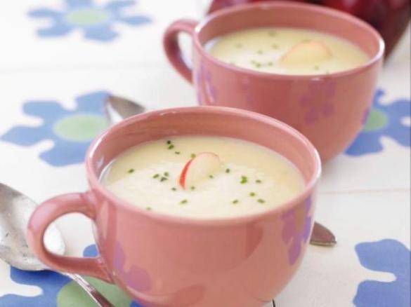 SOPA DE ALHO FRANCÊS E MAÇÃ