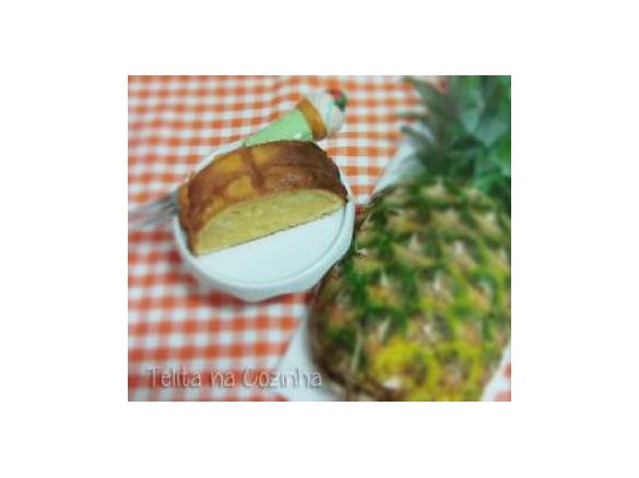 bolo rápido de ananás e anis