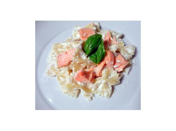 Farfalle com salmão