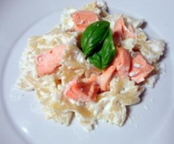 Farfalle com salmão