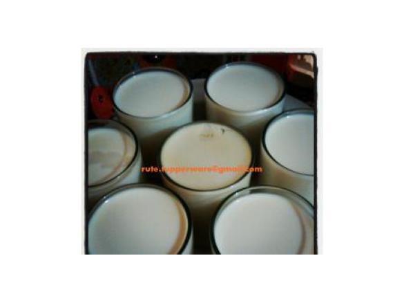 Iogurtes de banana, laranja e bolacha maria