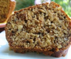 Bolo de nozes, avelãs e passas